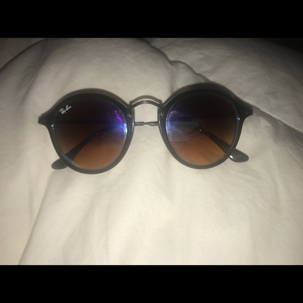 Raybans sunglasses